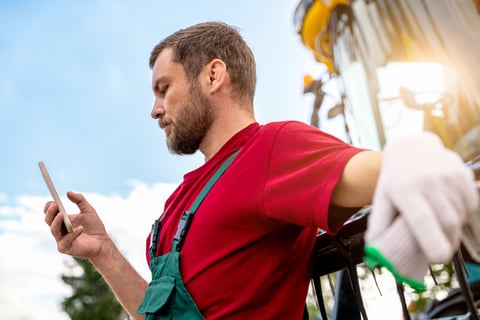Mechanic with smartphone